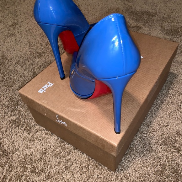 Christian Louboutin - Picture 2 of 8